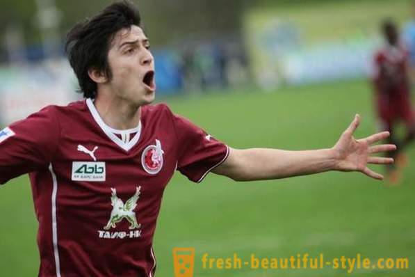 Serdar Azmun: Carrière Iraanse voetballer, 