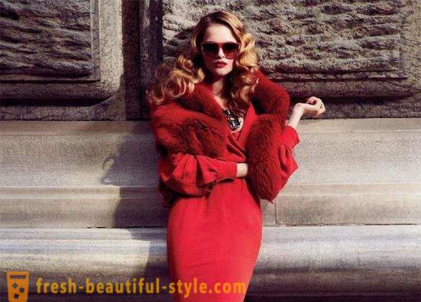 De beste accessoires rode jurk: foto's en tips