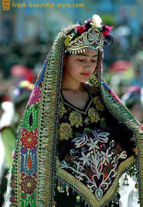 Oezbeeks jurken: onderscheidende kenmerken