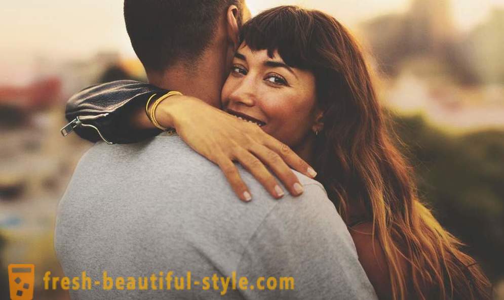 Brand iQoS moedigt volwassen gebruikers om eenvoudige momenten van geluk delen in de nieuwe campagne: Simply Amazing