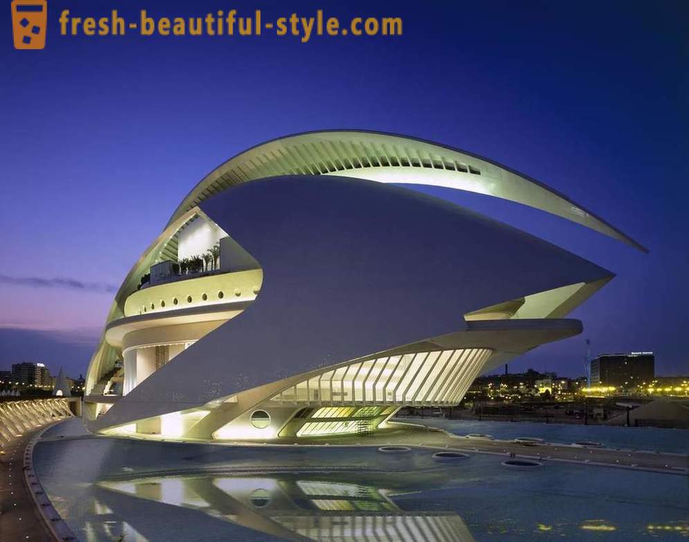 De buitengewone architectuur van de opera in Valencia