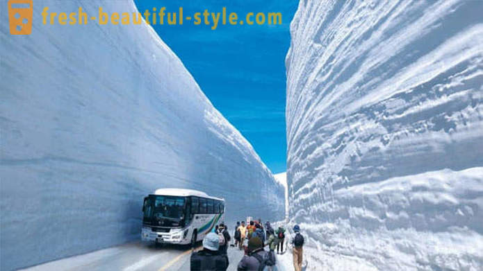Geweldige sneeuw corridor in Japan