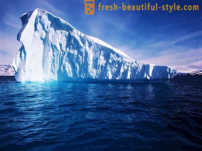 Groenland dorp bedreigd door een enorme ijsberg