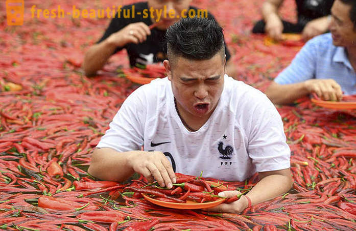 Niet voor de zwakkeren van hart: in China was er een wedstrijd eet paprika's voor snelheid