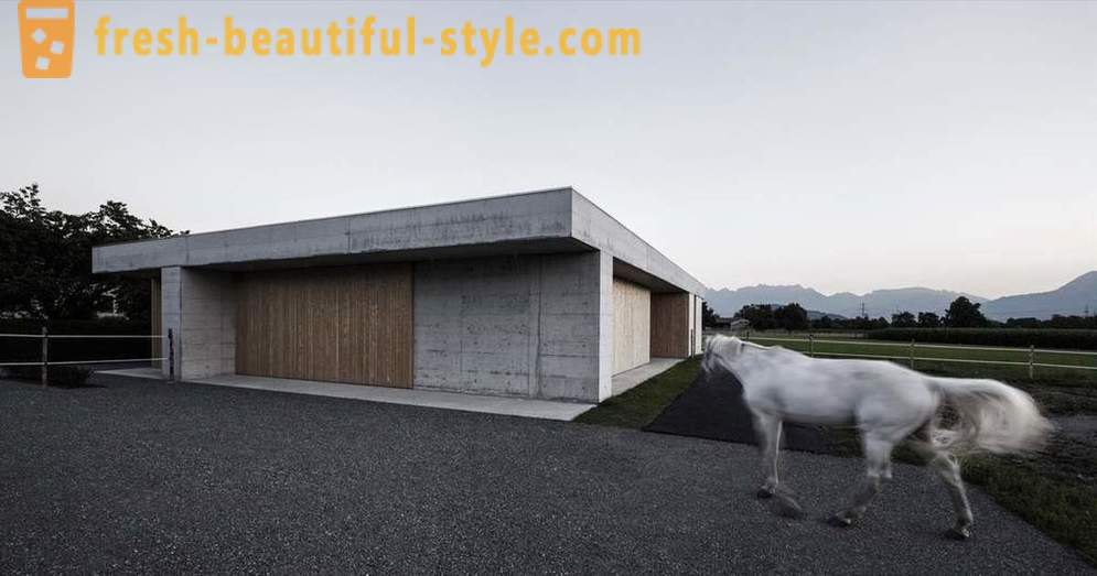 Het ontwerp van de veterinaire kliniek voor paarden in Oostenrijk