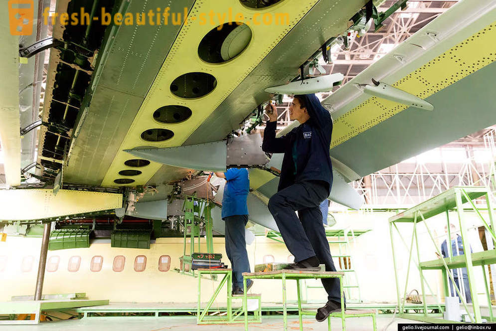De productie van Il-96-300 en AN-148. VASO