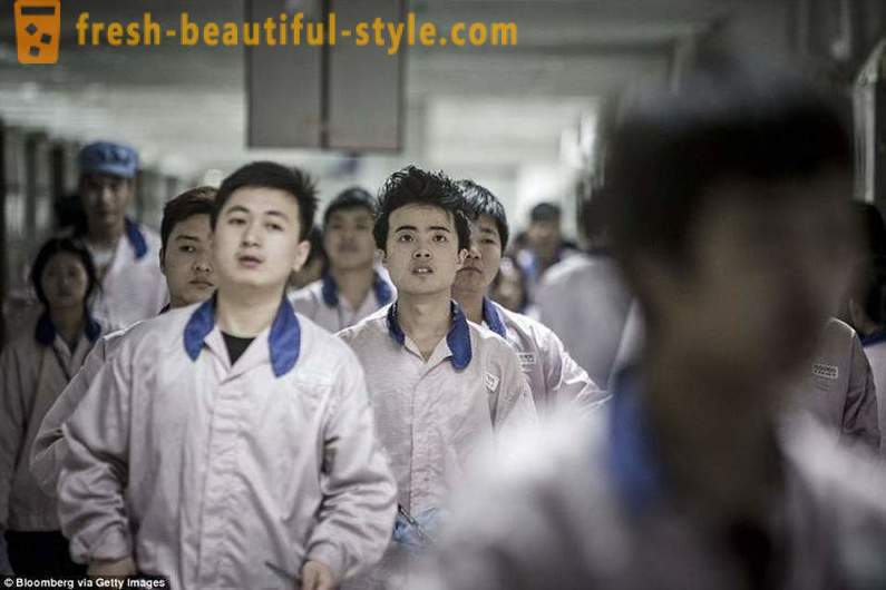 Britse media toonde het dagelijkse leven van de mensen die de iPhone in China assembleert