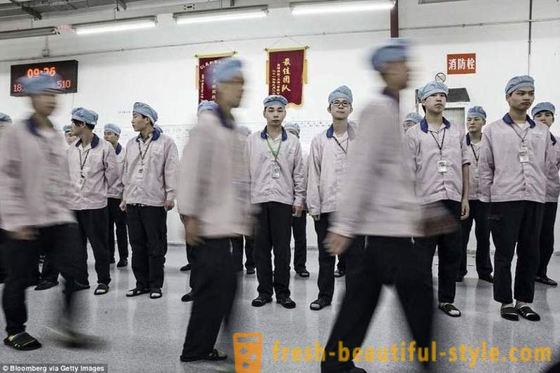 Britse media toonde het dagelijkse leven van de mensen die de iPhone in China assembleert