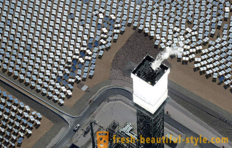 Hoe werkt zonne-energiecentrale in 's werelds grootste