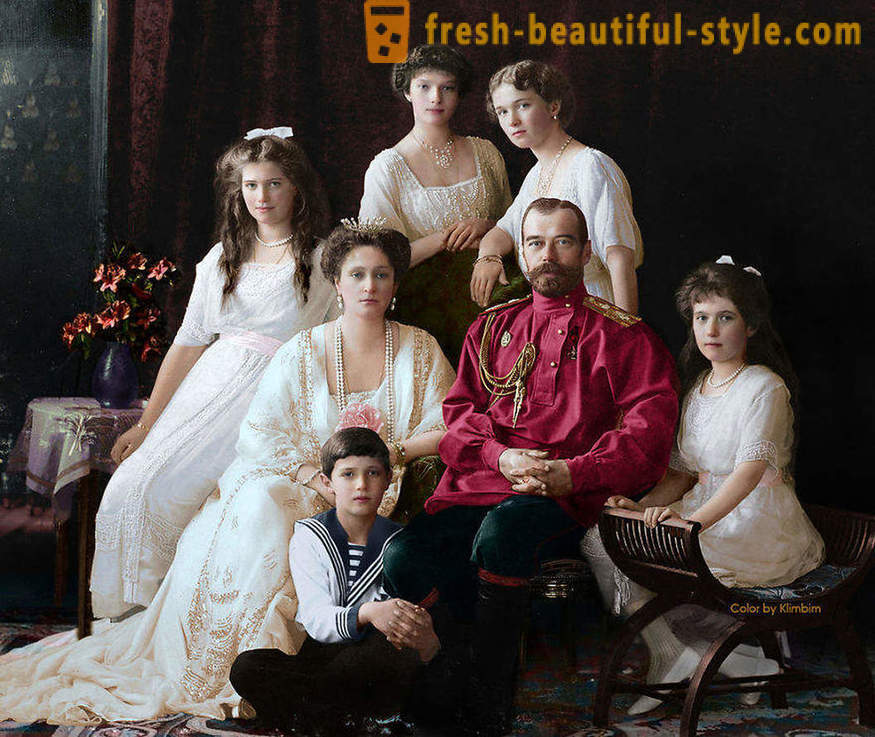 11 schilderde historische foto's van het Russische volk
