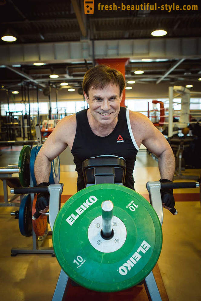 Efim Shifrin op zijn 60e verjaardag udelal Schwarzenegger