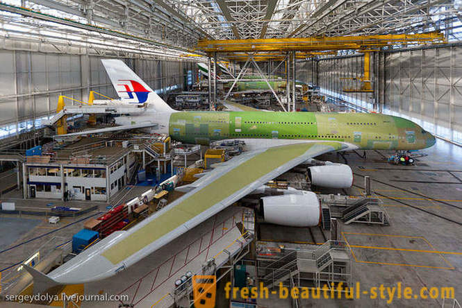 Hoe u de A380 op te bouwen en hoe ze naar binnen kijken