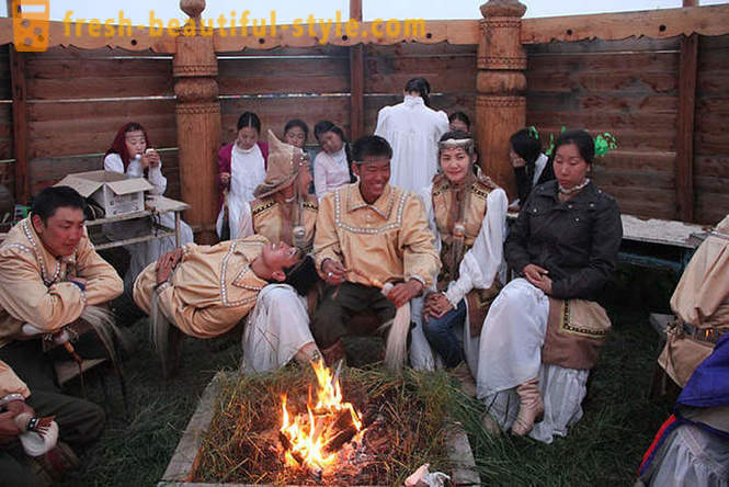 Hoe het uitvoeren van de rite van de zon bijeenkomst in Yakutia