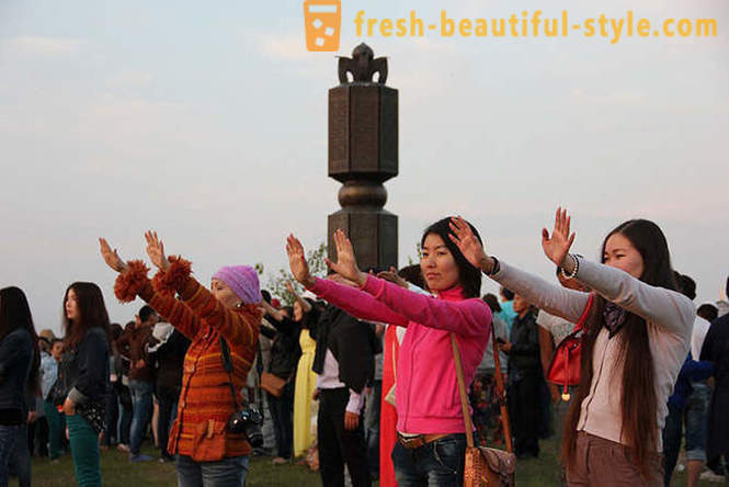 Hoe het uitvoeren van de rite van de zon bijeenkomst in Yakutia