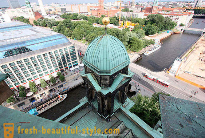 Berlin uit de hoogte van de kathedraal van Berlijn