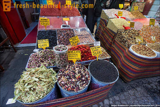 Market Walk specerijen in Istanbul
