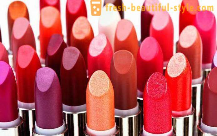 Hoe te kiezen voor een lipstick te staan?