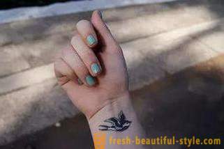 Vrouwen tatoeage op zijn arm: aantrekkelijk uitdrukking