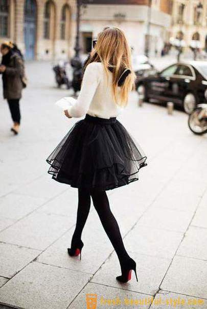 Zwarte rok is terug in de mode. Style rok. Van wat te dragen?