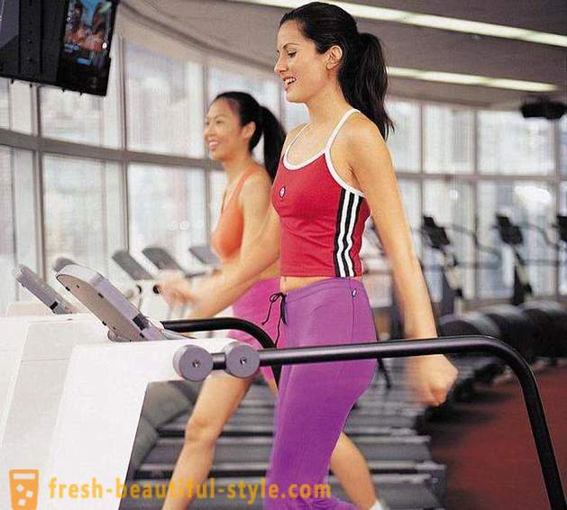 Trainen in de sportschool om gewicht te verliezen vrouwen