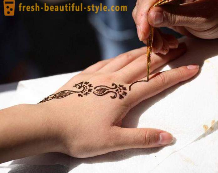 Henna tatoeages. Hoe maak je een tijdelijke henna tatoeages