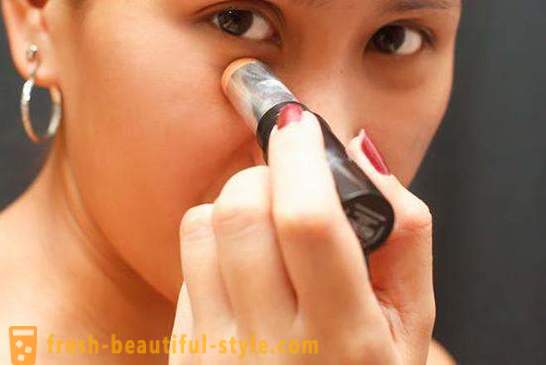 Eerste cosmetische verzorging: concealer voor gezicht
