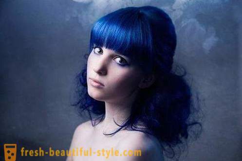 Blauw haarkleur: hoe je een echt mooie kleur te bereiken?