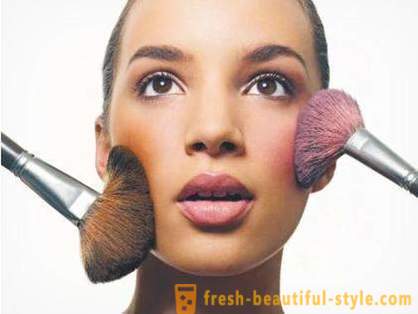 Mooi en natuurlijke make-up of hoe je blusher toepassen