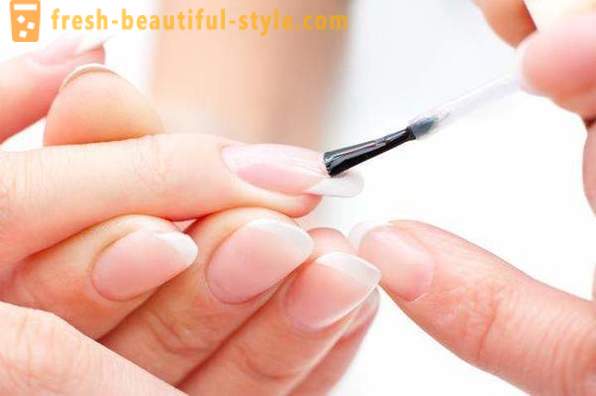 Een paar eenvoudige tips: Hoe de nagels te versterken